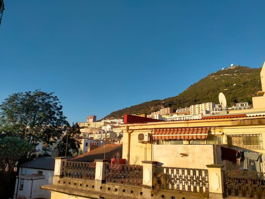 Best Location 2 Bed2 Bath W/Lift In Town! Gibraltar Luaran gambar