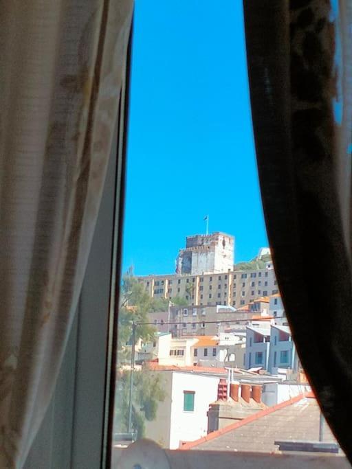 Best Location 2 Bed2 Bath W/Lift In Town! Gibraltar Luaran gambar